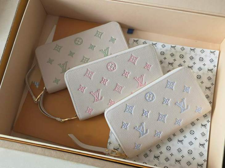 Picture of Louis Vuitton Wallets _SKUfw225969757fw